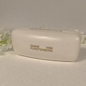 DIANE VON FURSTENBERG  Sunglasses 😎 Case LIKE NEW Condition